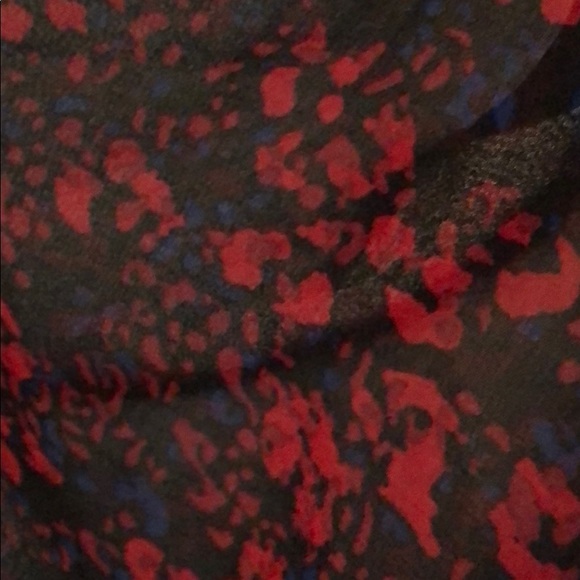 DYNAMITE cropped print blouse sz LG - Picture 2 of 3